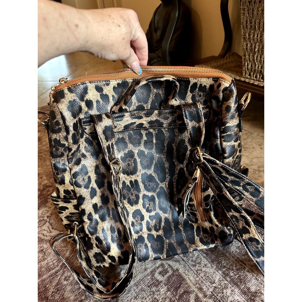 Leopard Backpack - Picture 2 of 8